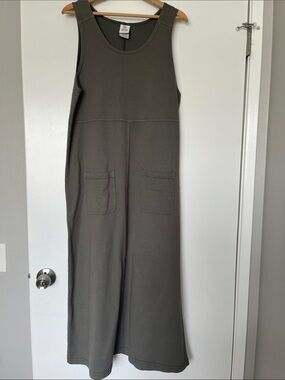 Sleeveless Olive Utility Dress with Front Pockets